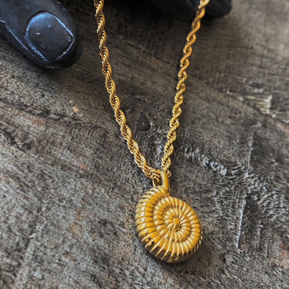 NEW Gold Plated Spiral Shell Pendant Necklace - Picture 7 of 10